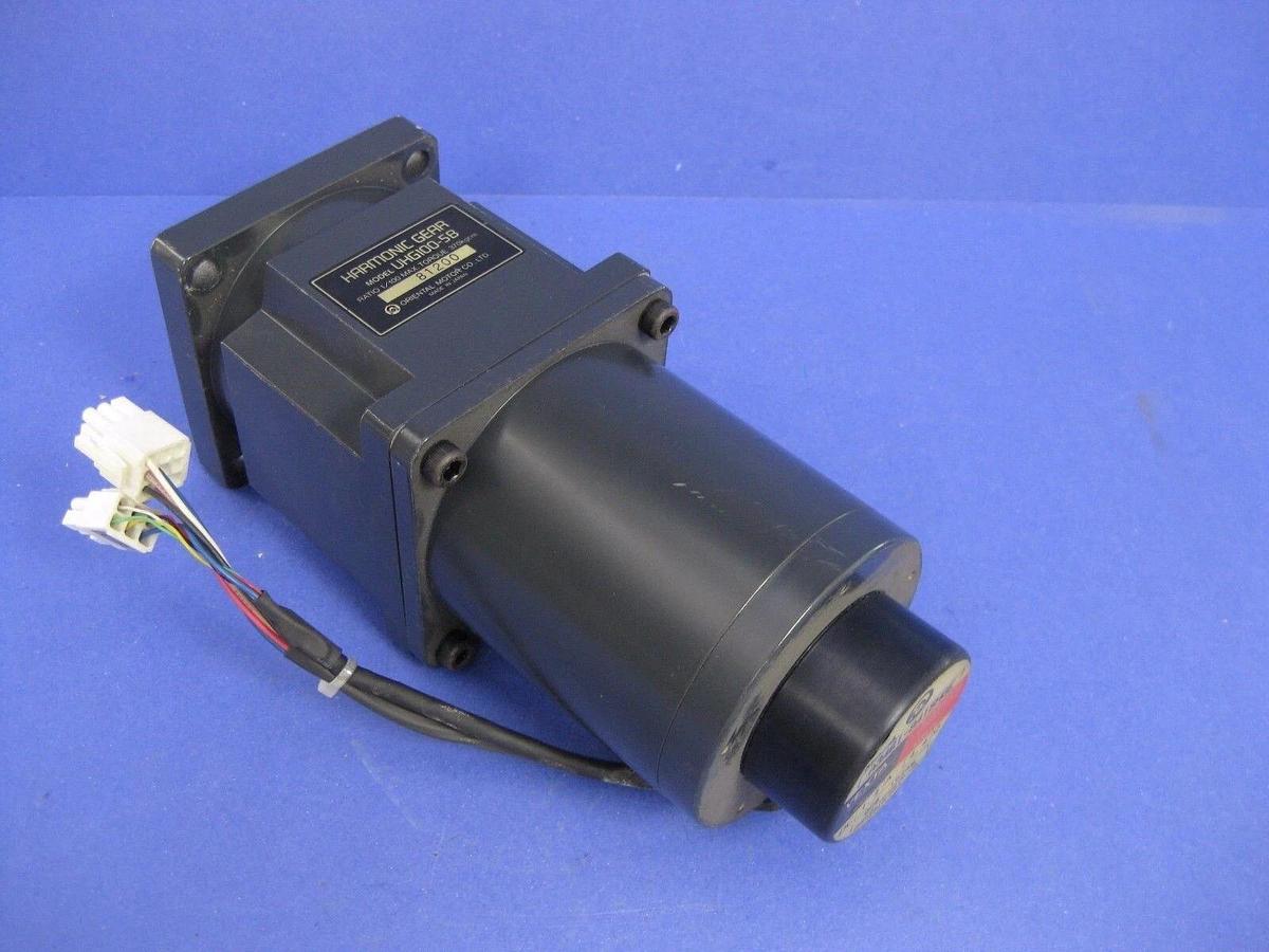 Used Oriental Motor Harmonic Gear UHG100-5B w/ Vexta A3461-9415HGE 5-Phase Motor