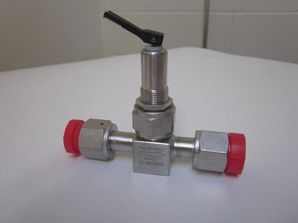 Nupro Swagelok SS-BNT8FR8 Bellows Sealed Valve with Toggle Handle, 1/2" FVCR,