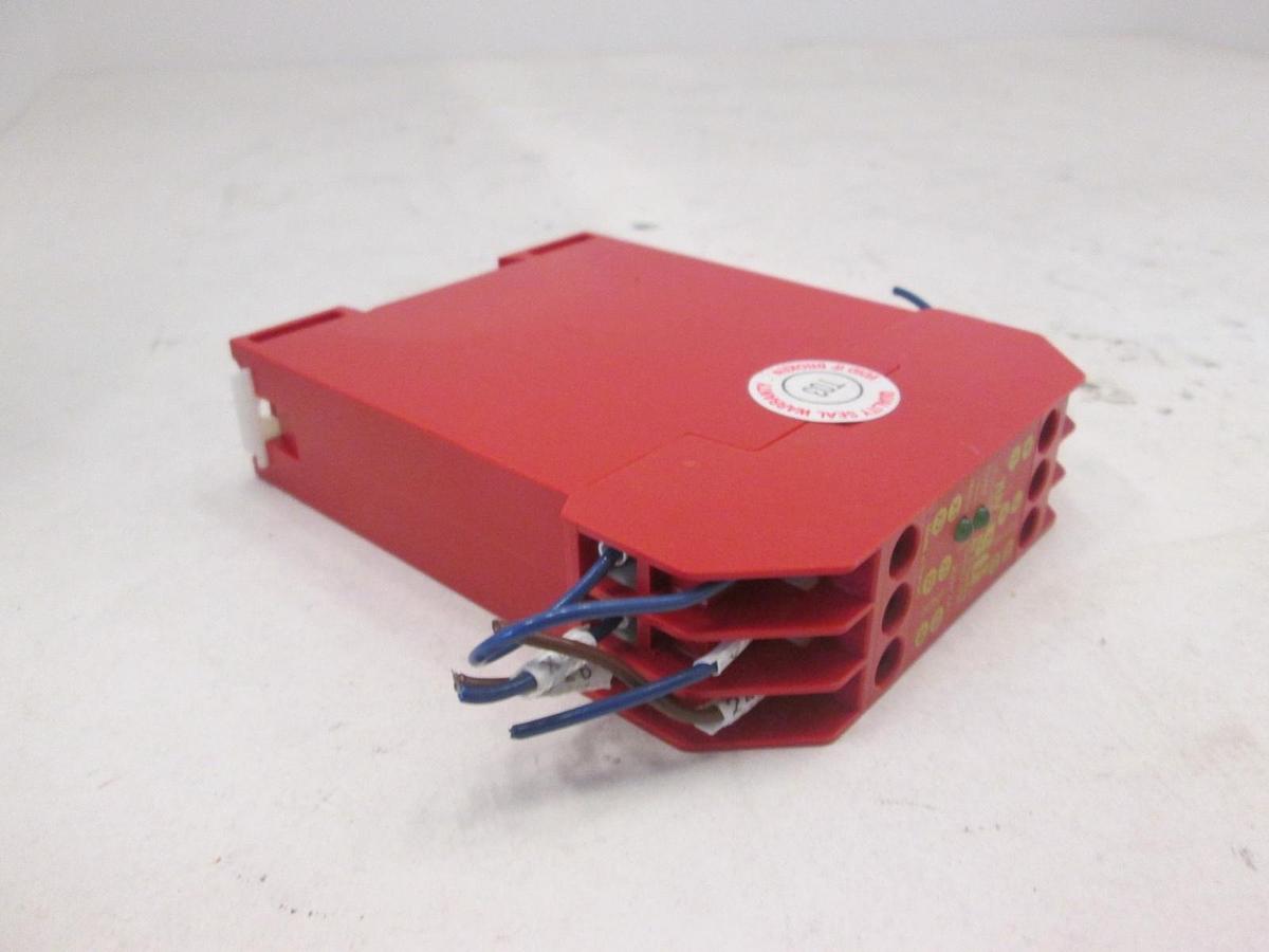Used STI, Safety Relay Unit, MC S-Series, 230V, 4A, Used