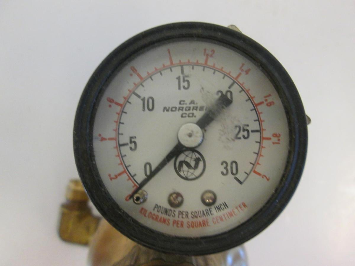 Used Veriflo 4 Port Brass Regulator, IR400B4PBMK, 3000 PSI w/ Gauge 0-30