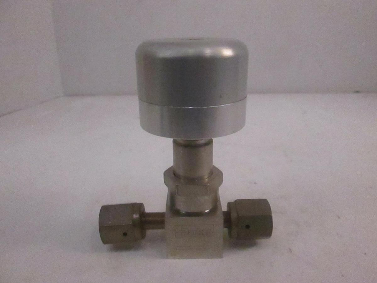 Used Parker 4V1-P4K-11AO-SS Bellows Valve, 1/4" FVCR, Normally Open, Used