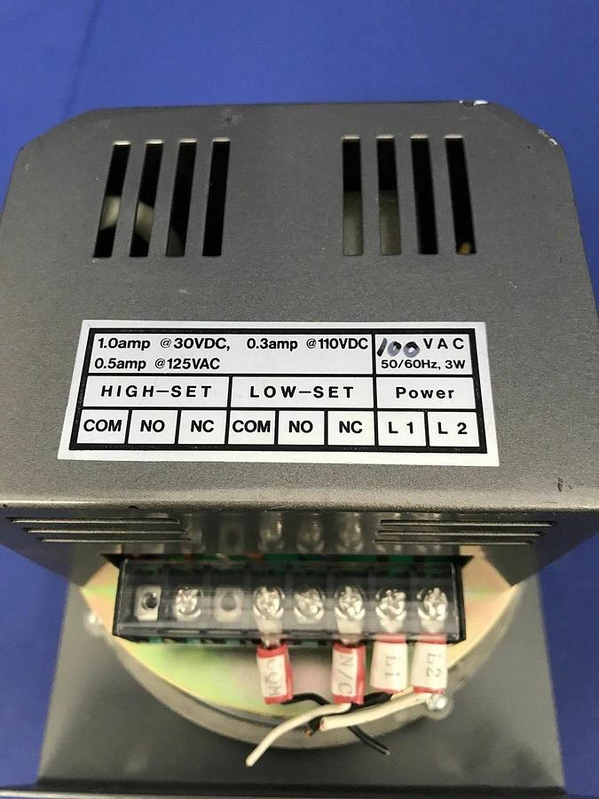 Used Dwyer 3000MR Photohelic Gauge 0-50mm / 0-0.5kPa Water, Used