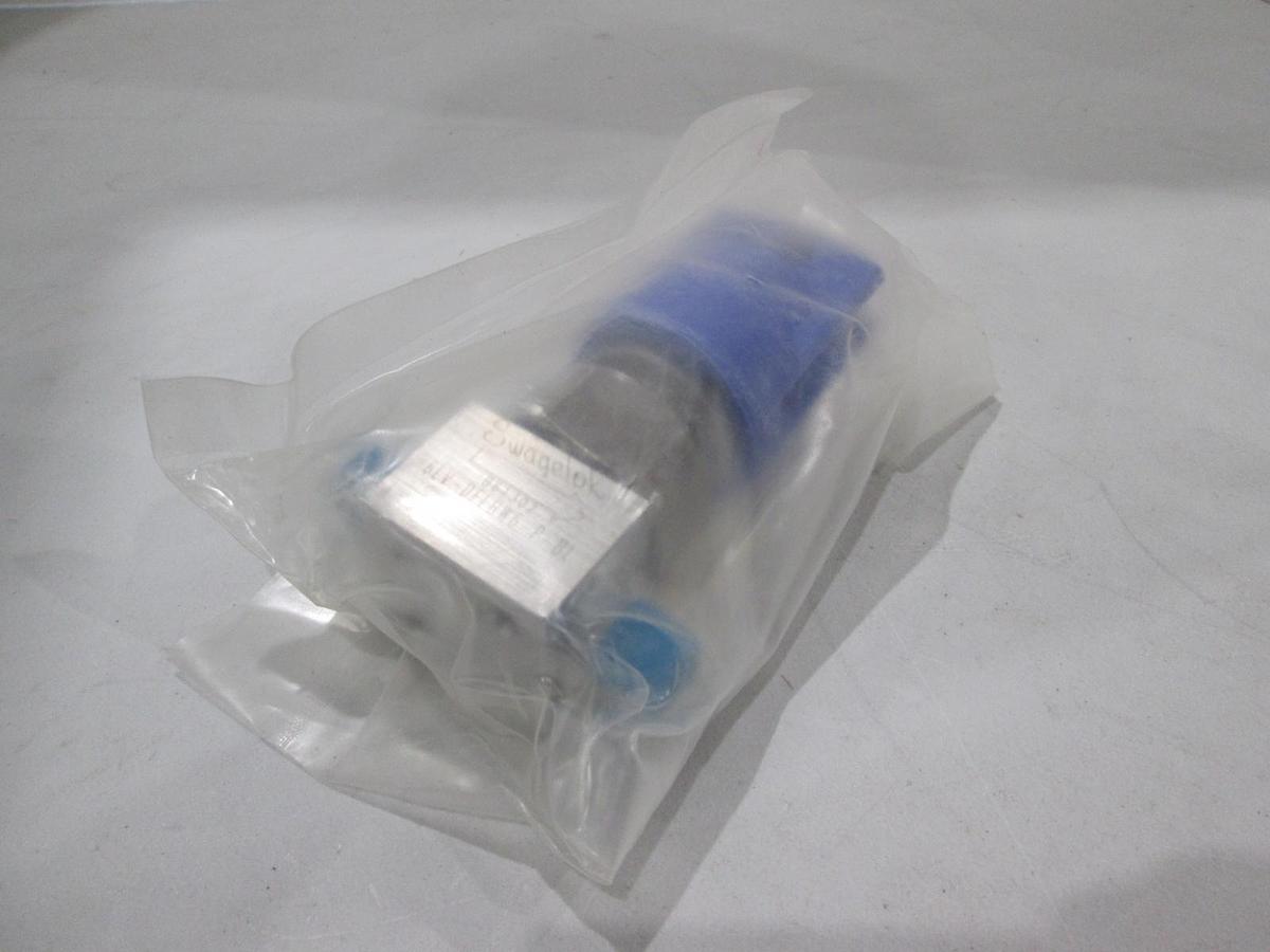 Used Swagelok, 6LV-DFLBW6-P-BL, Manual Valve w/ Lock Out, New