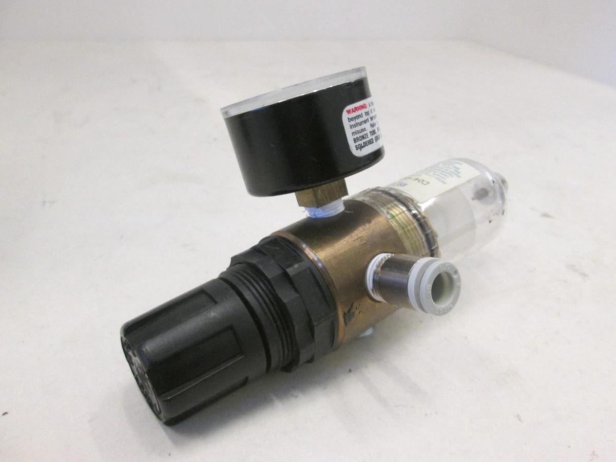 Used Dixon, C04-02M, 150 PSIG, Filter Regulator w/ Ashcroft 0-160 PSI Gauge, Used