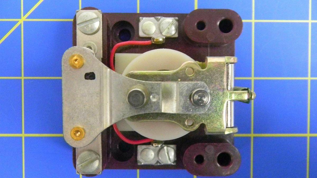 Used Magnecraft Electric Relay W99DX-3, 290 Ohms, 24VDC, NIB