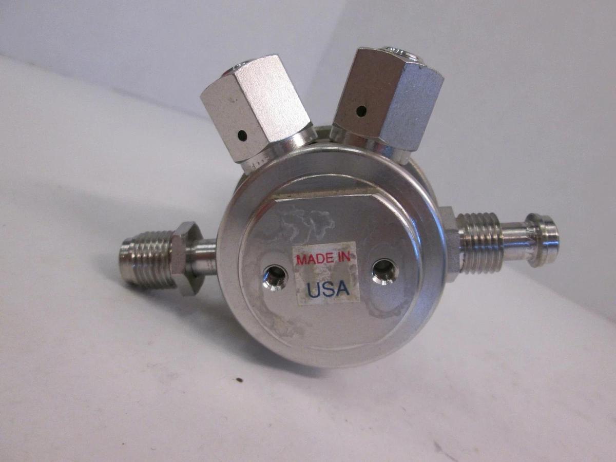 Used APTech Semi Gas Pressure Regulator 033-0177-010, 4 Port, 1/4" VCR- Used