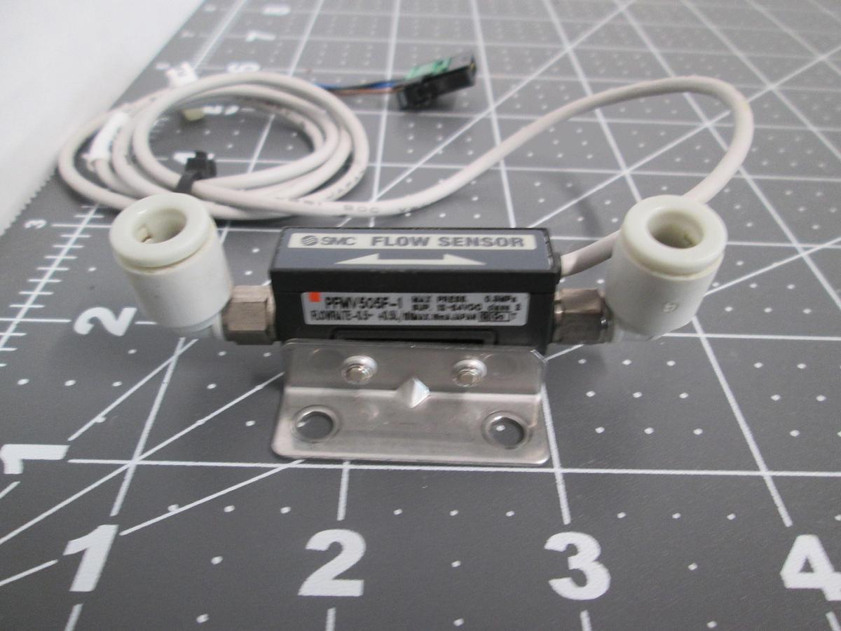Used SMC PFMV505F-1 Micro Flow Sensor Switch Bracket & 4-Pin Cable Actuator