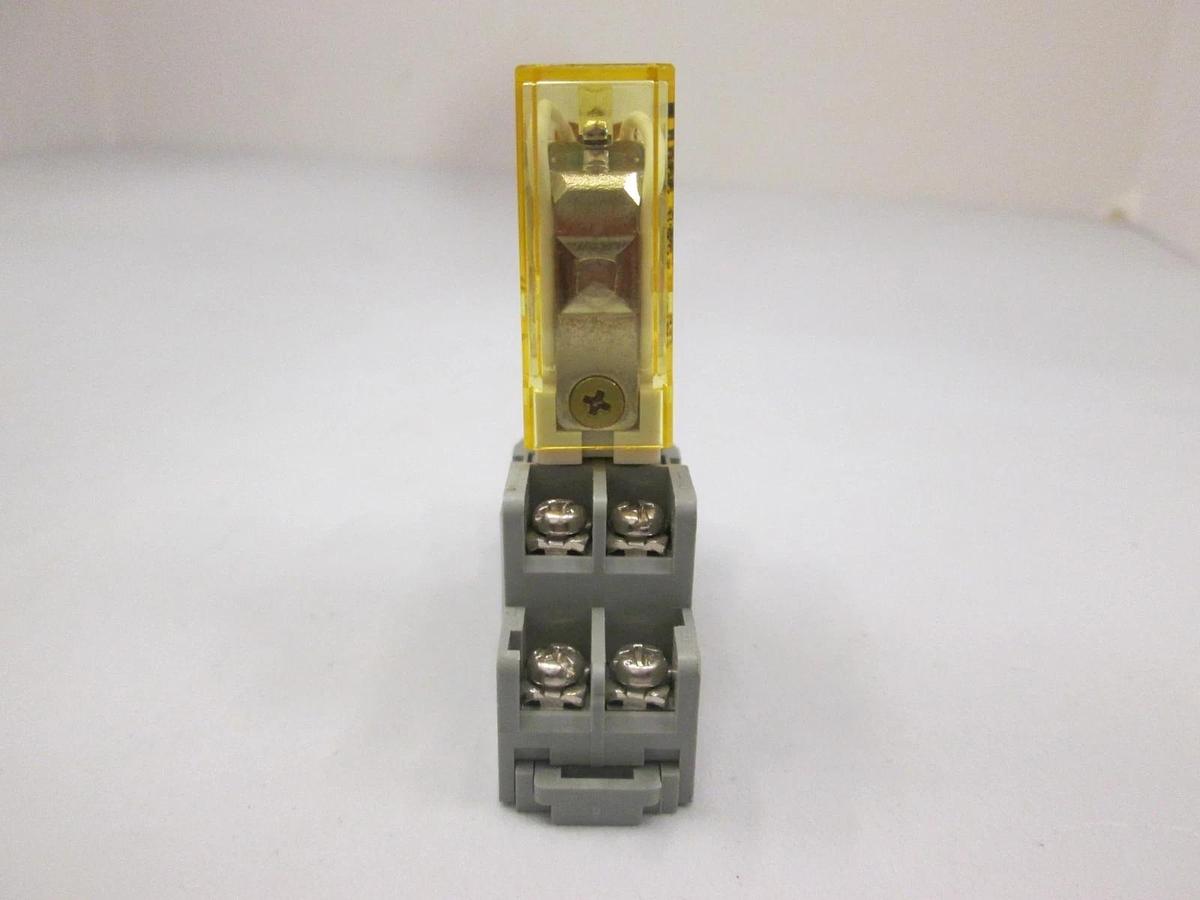 Used IDEC, RY2S-U Relay w/ SY25-05U Relay Socket, Used