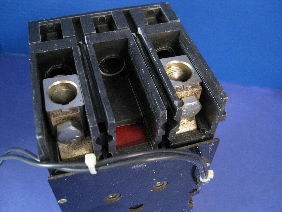 Used ABB UXAB 717520 R 999 CIRCUIT BREAKER, 2P, 125A, Used