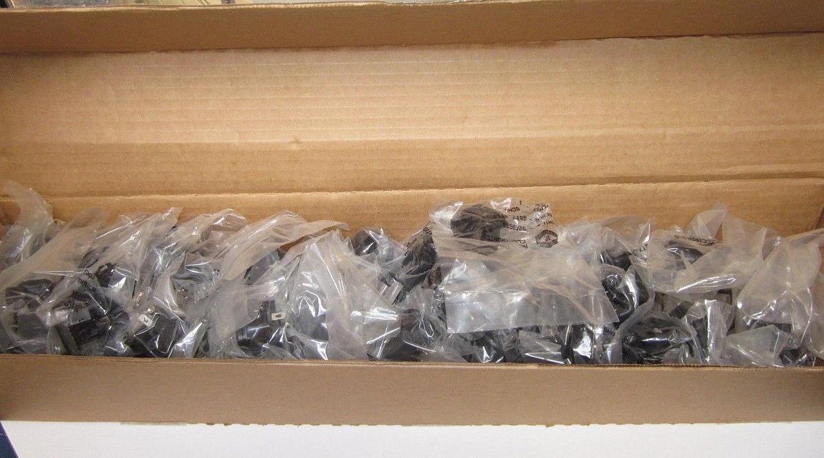 Lot of 100! Newark / Schurter Connector IEC Power Entry Plug GSP2.4113.13