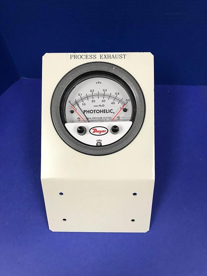 Used Dwyer 3000MR Photohelic Gauge 0-50mm / 0-0.5kPa Water, w/ Mounting Panel Used
