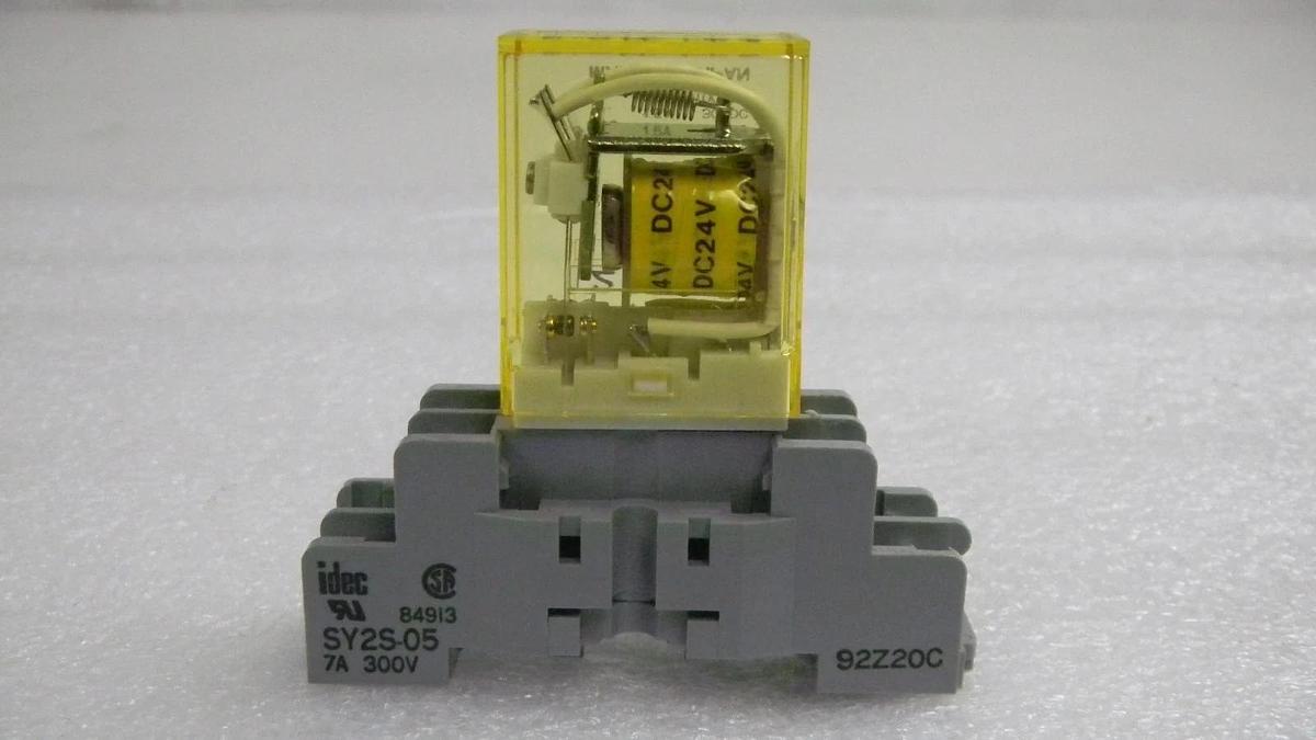 Used LOT of 4 - IDEC SY2S-05 Relay Socket With RY2S-U Relay, 7A, 300V, DC24V, Used