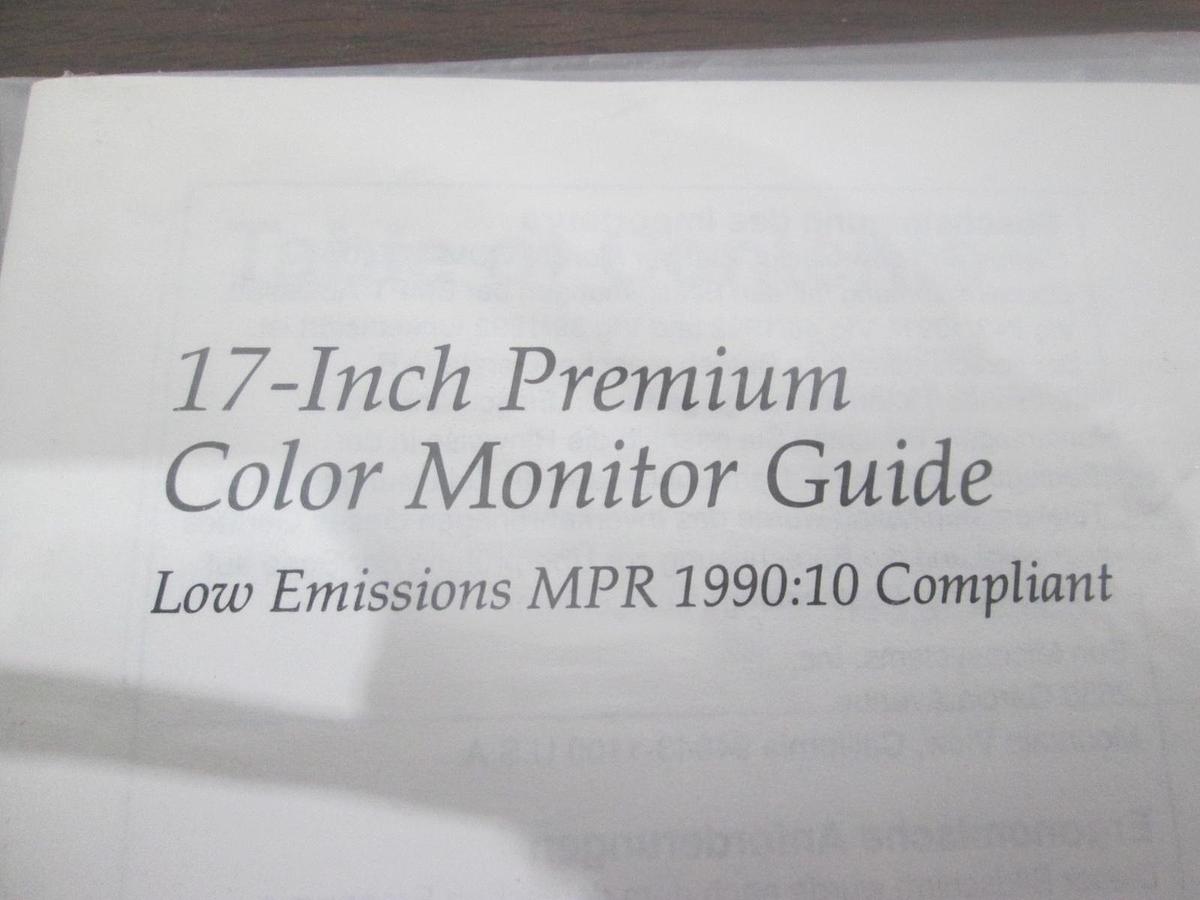 Used Sun, 17-Inch Premium Color Monitor Guide, 3-758-541-1 (1), New