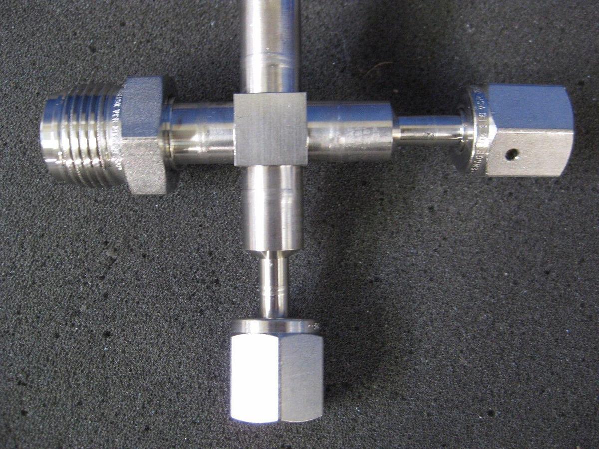 Swagelok CROSS Reducer Assy, 1/2" MVCR x 1/2" FVCR x 1/4" FVCR x 1/4"FVCR, Used