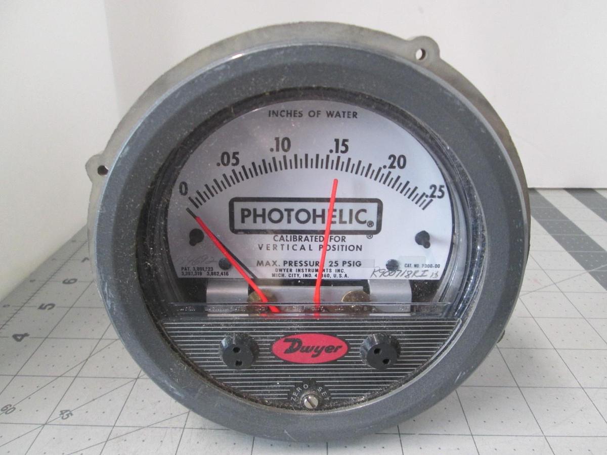 Used Dwyer, Photohelic, CAT. 3000-00, 0-0.25" of Water, Gauge, New