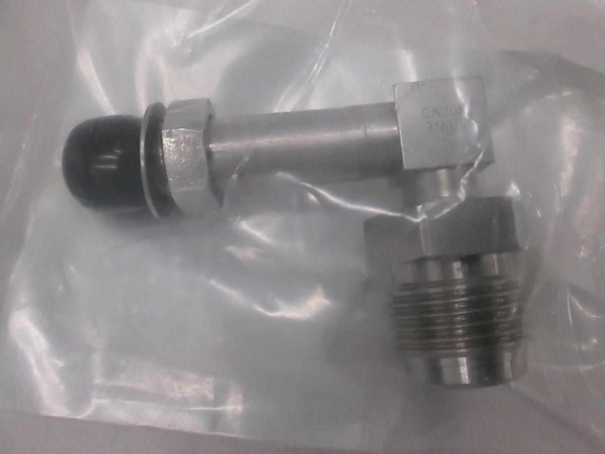 Used AMAT, ELBOW SAE TO 1/2 MALE VCR, 0050-10308, New
