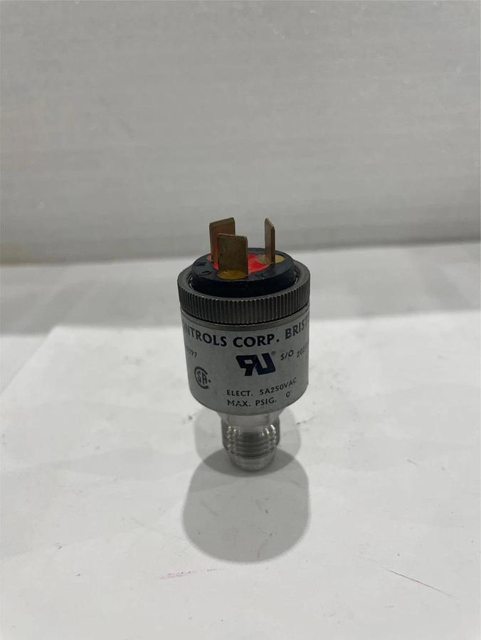 Used Whitman Controls Corp. Bristo, W117V-3H-K52TB-X30297, Vacuum Switch, Used