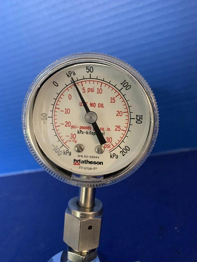 Used Veriflo IR40IW3P4VSF Regulator, 3 Ports,  1/4" FVCR x 1/4" FVCR w/ Gauge, Used