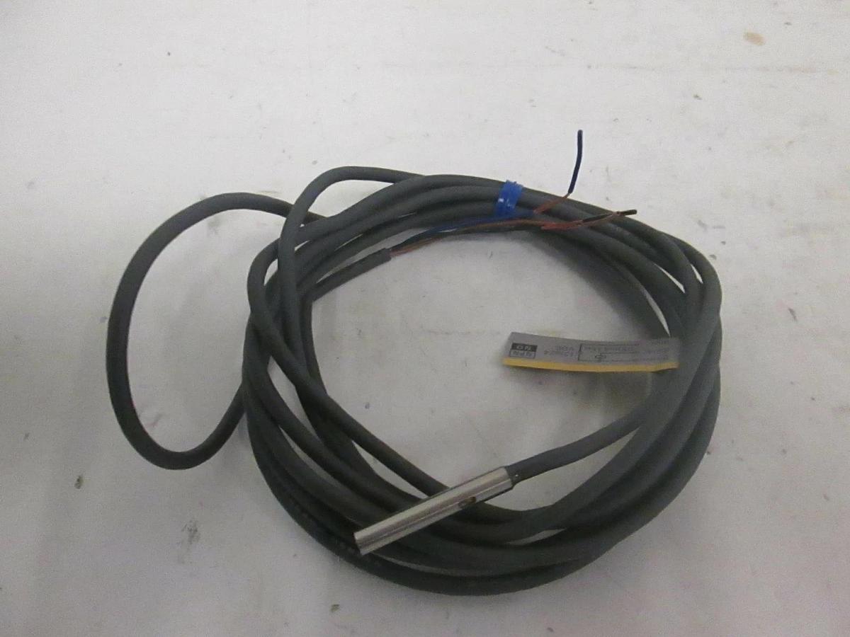 Omron E2E-CR8C1 Proximity Switch, New