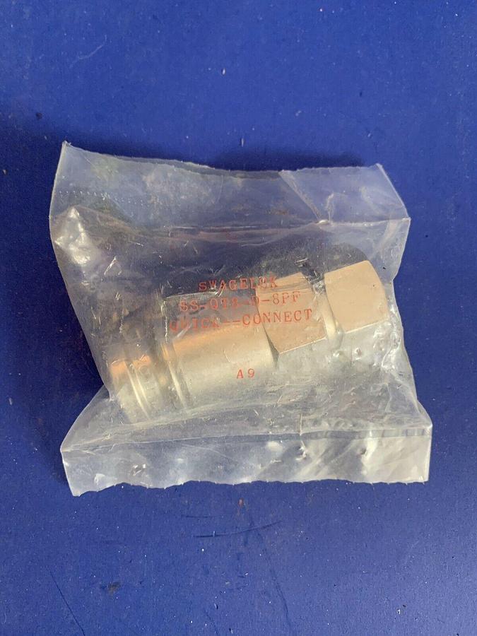 Used Swagelok SS-QT8-D-8PF Quick Connect 1/2" Female NPT, PTFE Seal,   New
