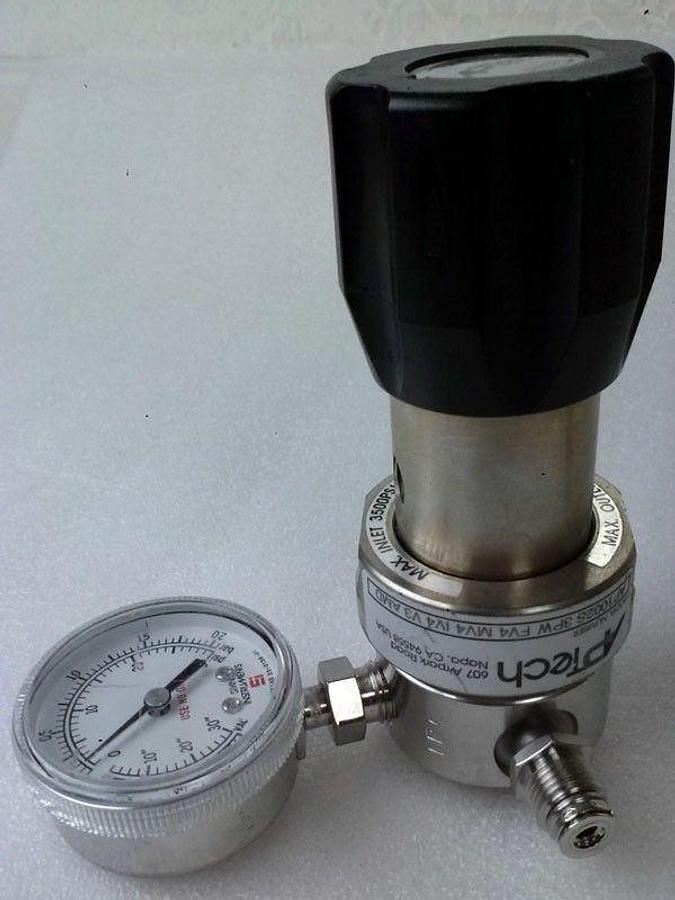 Used Aptech AP1002S Regulator 3-1/2"Face to Face 1/4"M/Fvcr with Span Gauge, Used
