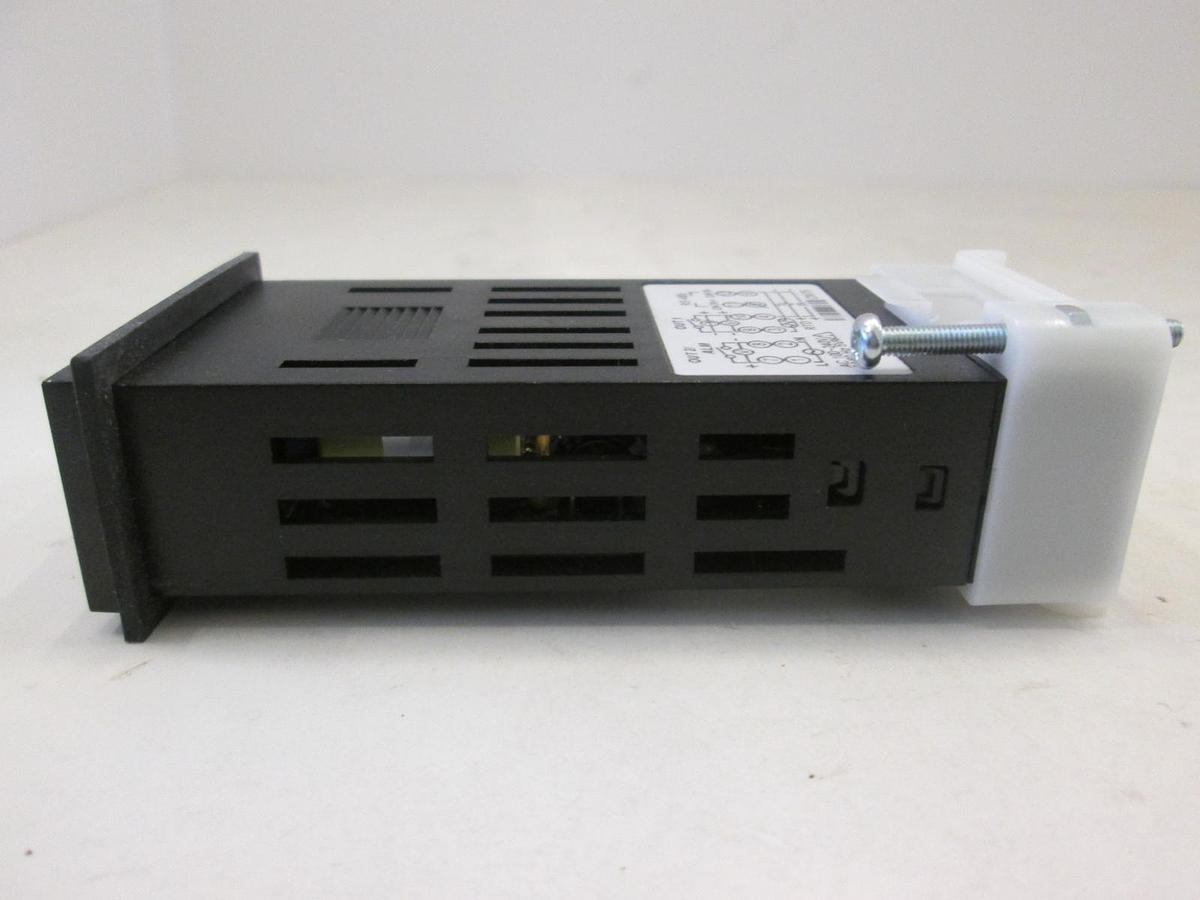 Used Omega, Temperature Controller, CN7500, 50/60Hz, 100-240V, Used