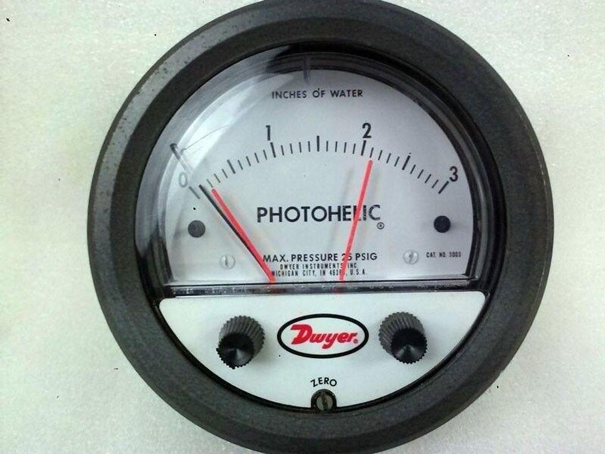 Used Dwyer 3003 Photohelic Gauge 0 to 3 inch, Used