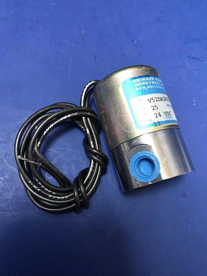 HONEYWELL SKINNER V52DA2026 2-Way Valve, 25 psi, 11W, 24 VDC, NEW