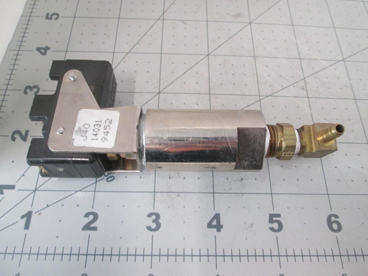 Used United Electric, J40 14031 9452, Pressure Switch, Used