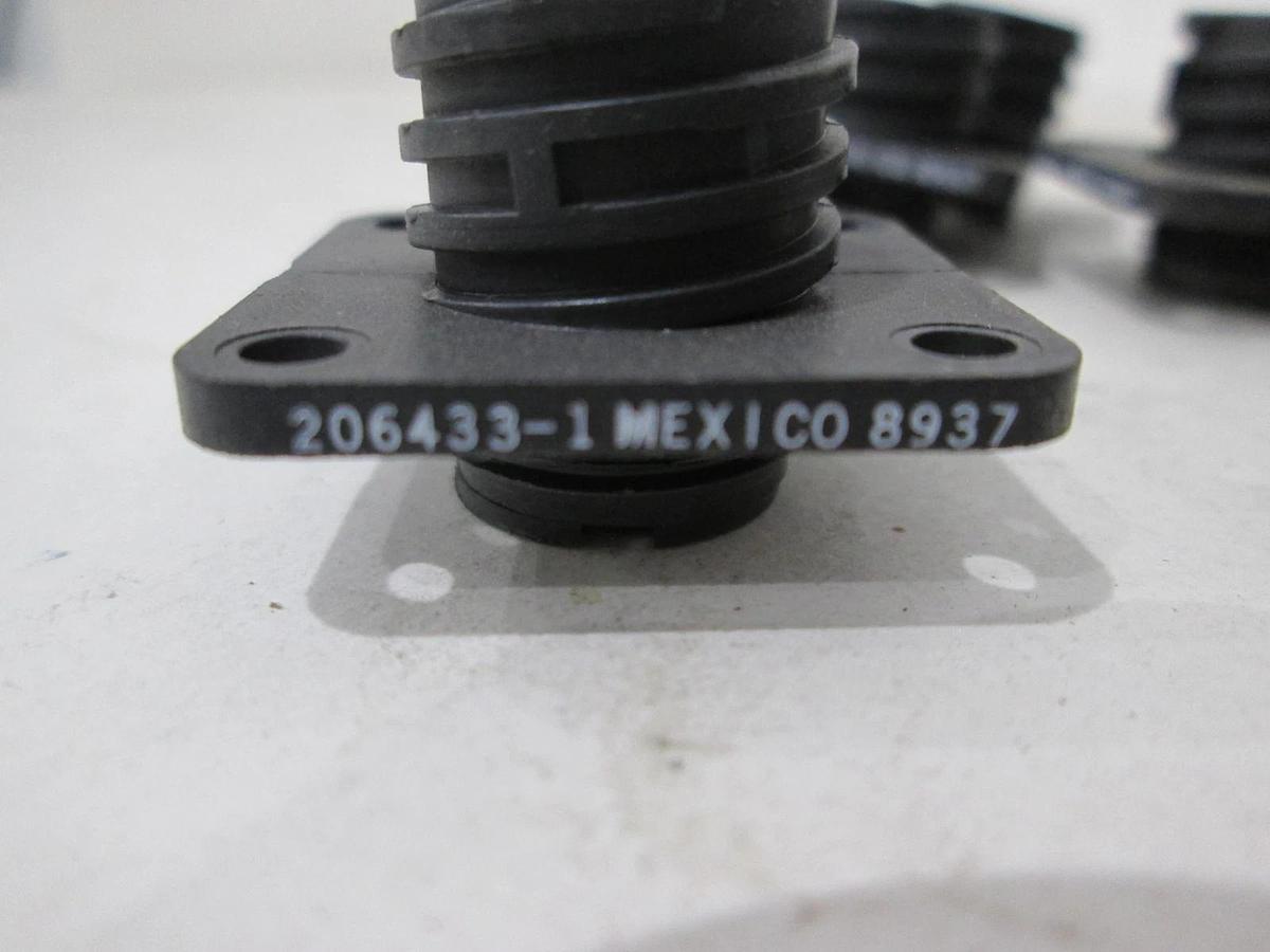 Used Amphenol, 206433-1, 8 Pin, Female Connector, New, Lot of 11