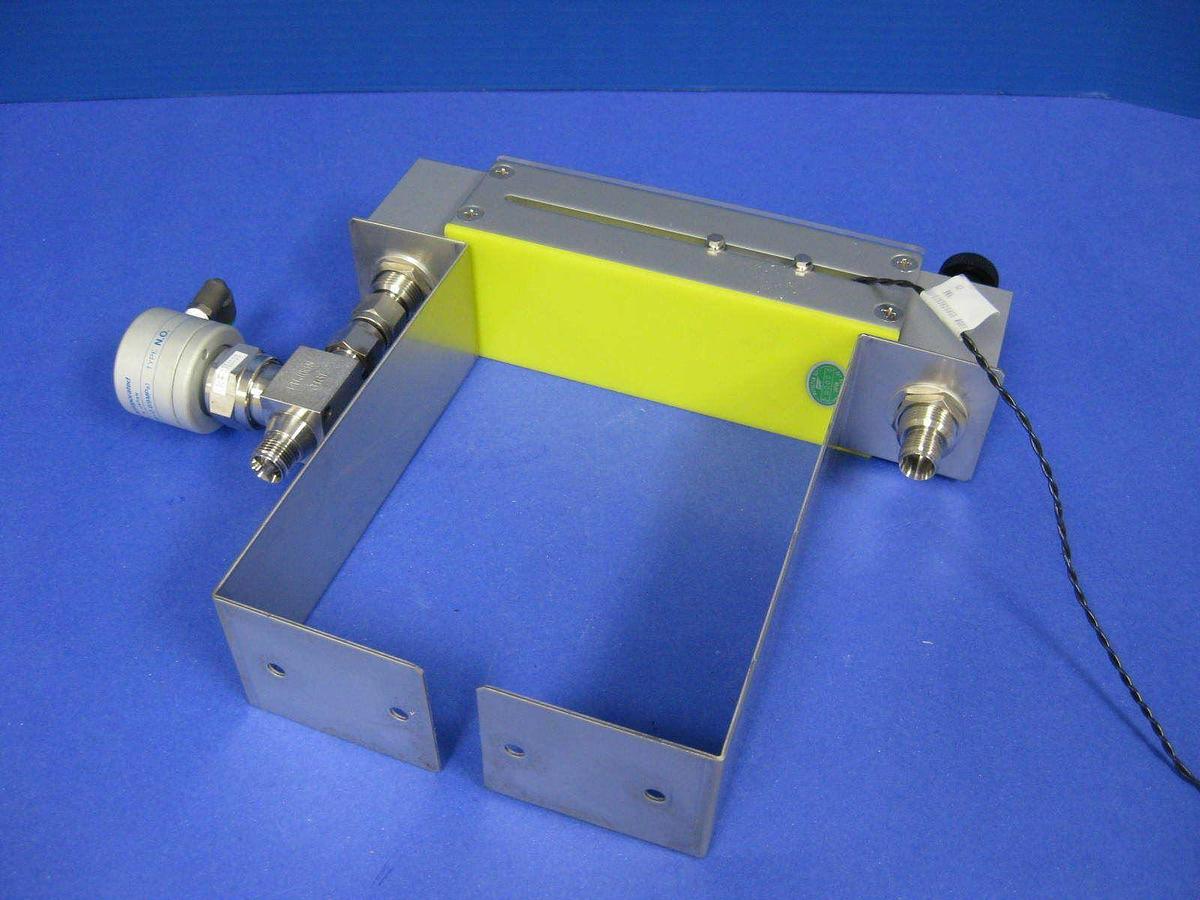 Used Tokyo Keiso F97-240254-1 Purge Meter, 25-250 l/Min N2 with Fujikin Pneum.Valve