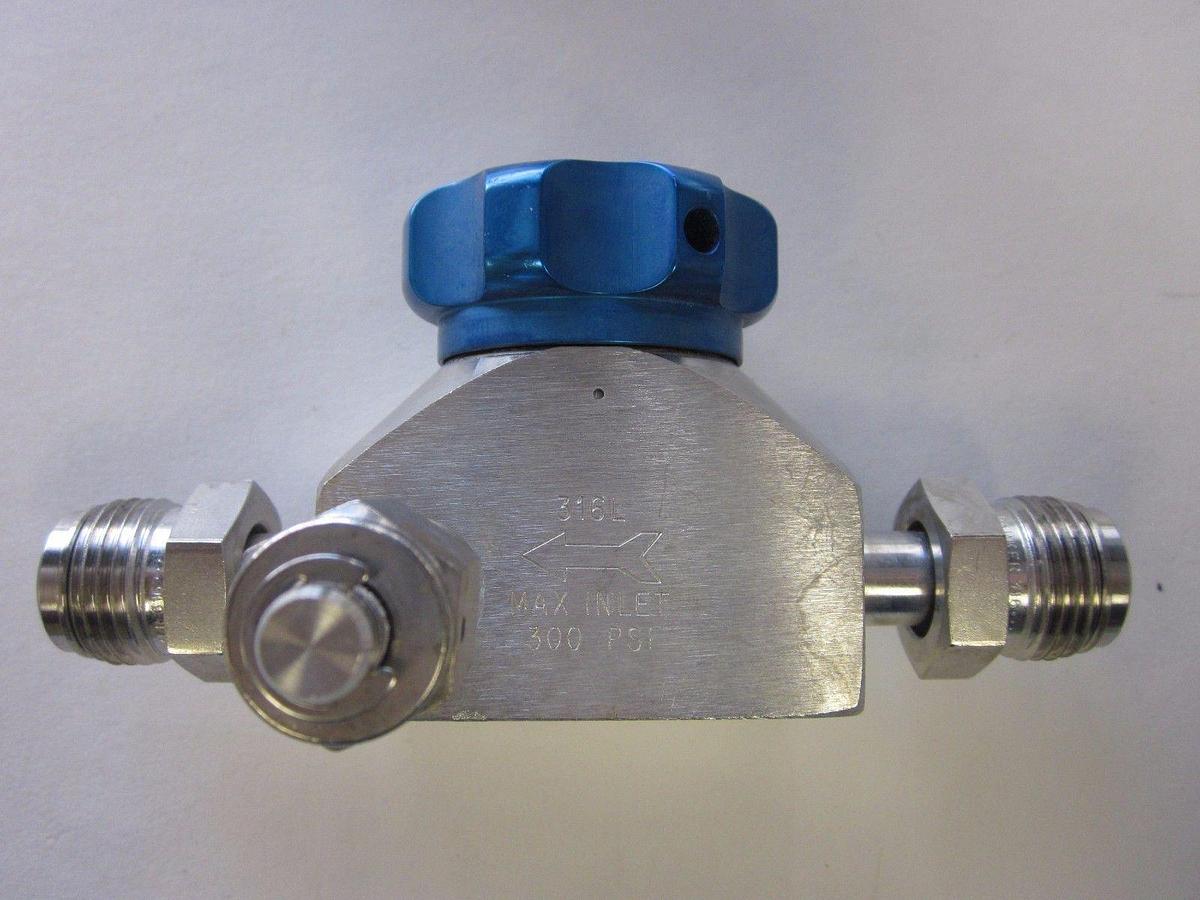 Used Veriflo 935FS8MMP1FSM High Flow Valve, High Purity, 1/2"MVCR with Purge Port
