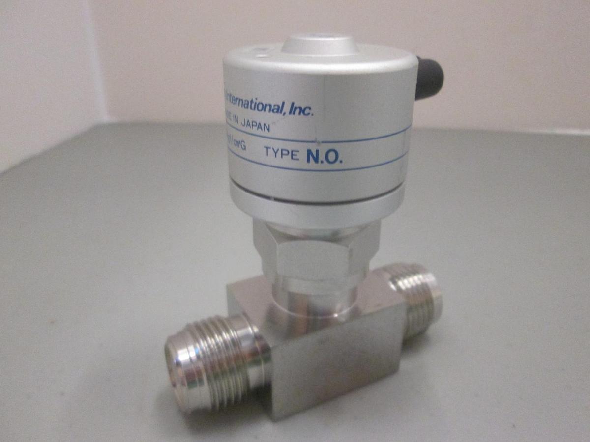 Used Fujikin, 3.5-7kgf, N.O. Pneumatic Valve, 1/2" MVCR, Used