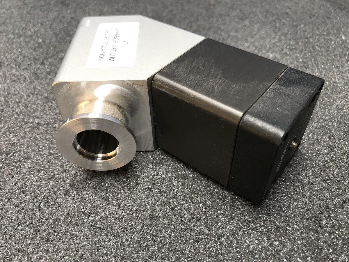 Used VAT 26524-KA11-BKS1 HV Inline Pneumatic Valve Assy w/ ISO-KF16 Pipe, Used