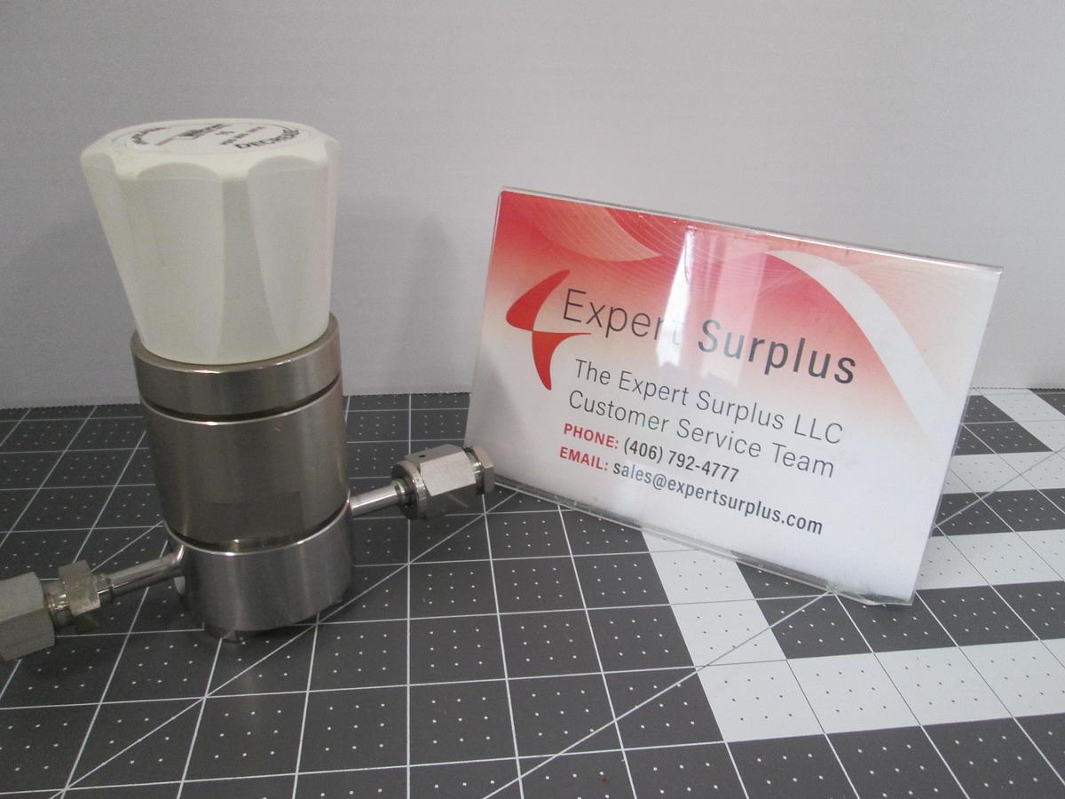 Used TESCOM, High Purity Gas Pressure Regulator 120PSI, 1566018900-006