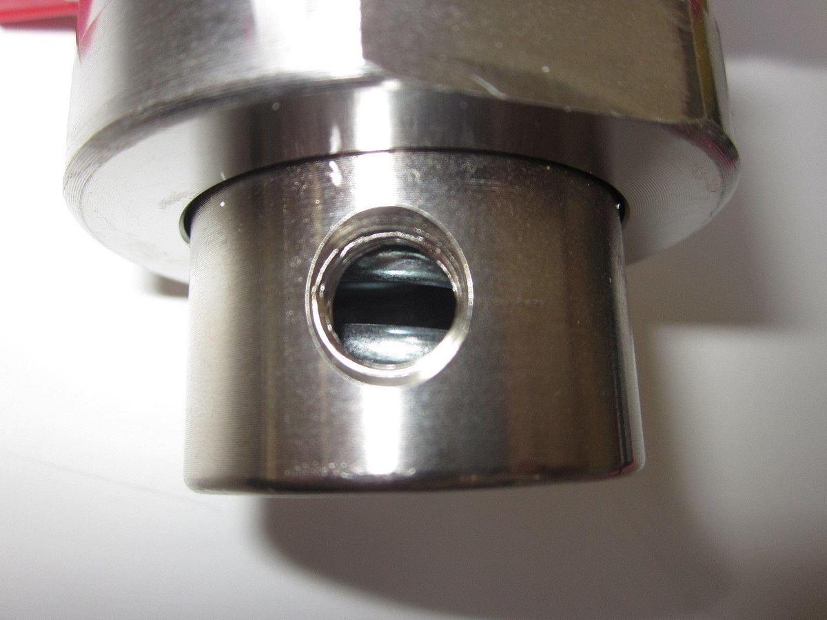 Used APtech Semi Gas S033-0239-100 high purity Pressure Regulator, 5 Port