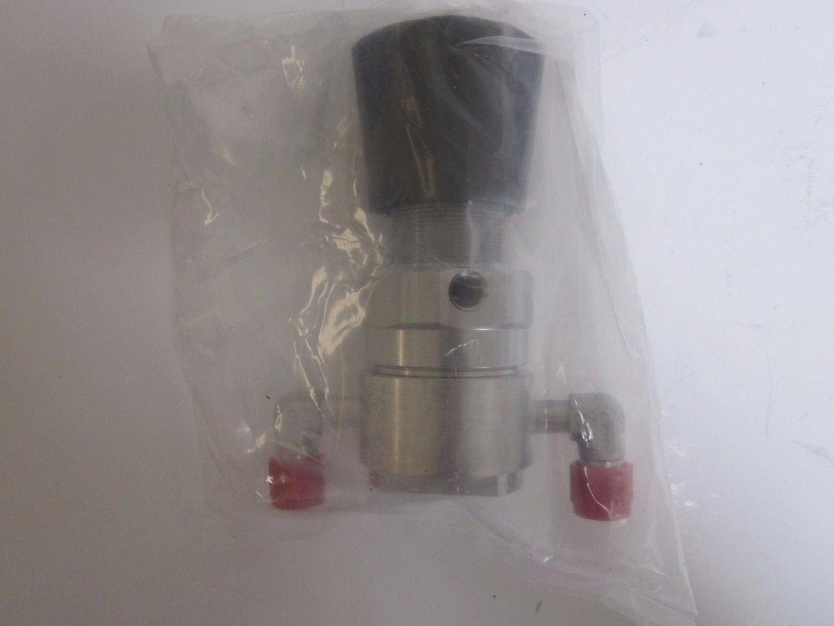 Used Tescom 64-2642KT690-117, Pressure Regulator - 2 Port, 600 psi, Male VCR Elbow