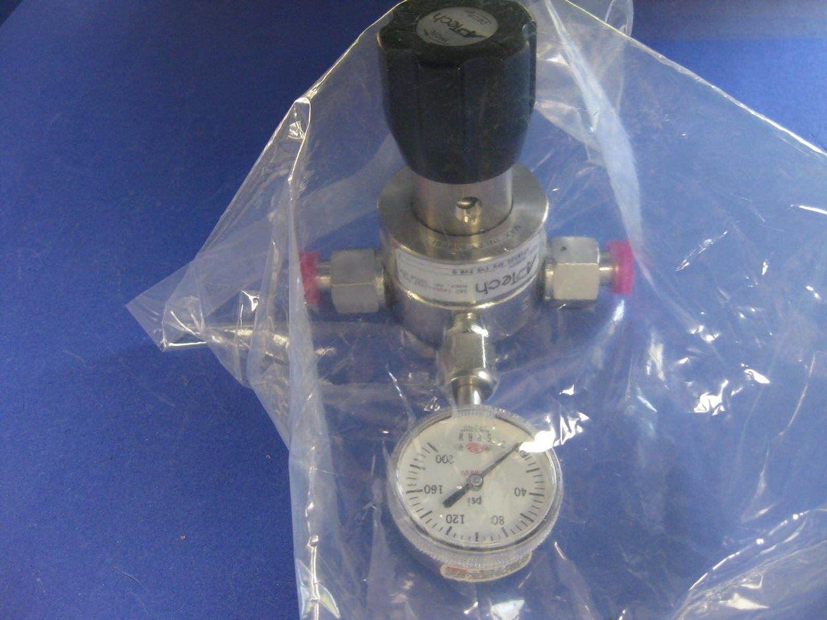 Used Aptech RegulatorAP1810S 3PW FV8 FV8 0 With Span Gauge 0-200 psi, Rfrb