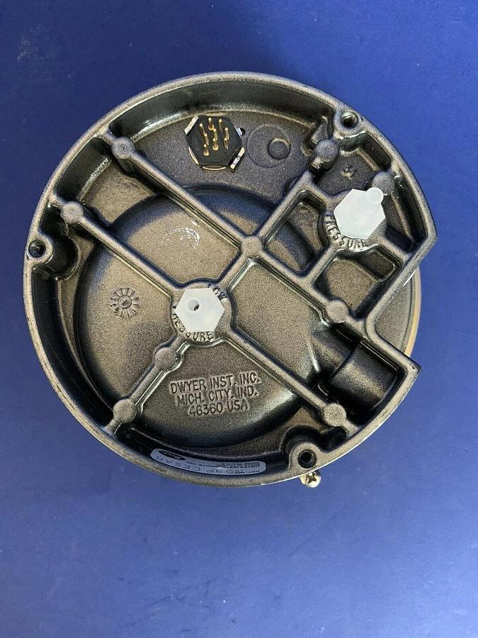 Used Dwyer 3000MR Photohelic Gauge 0 to 0.5" / 0-125 Pascals, Used