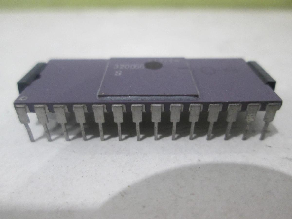8137Y, 320066-12, Integrated Circuit, New, Lot of 12