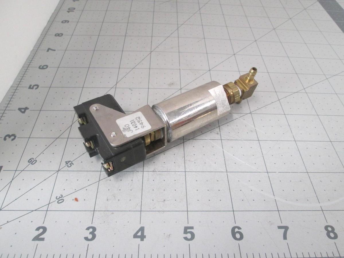 Used United Electric, J40 14031 9452, Pressure Switch, Used