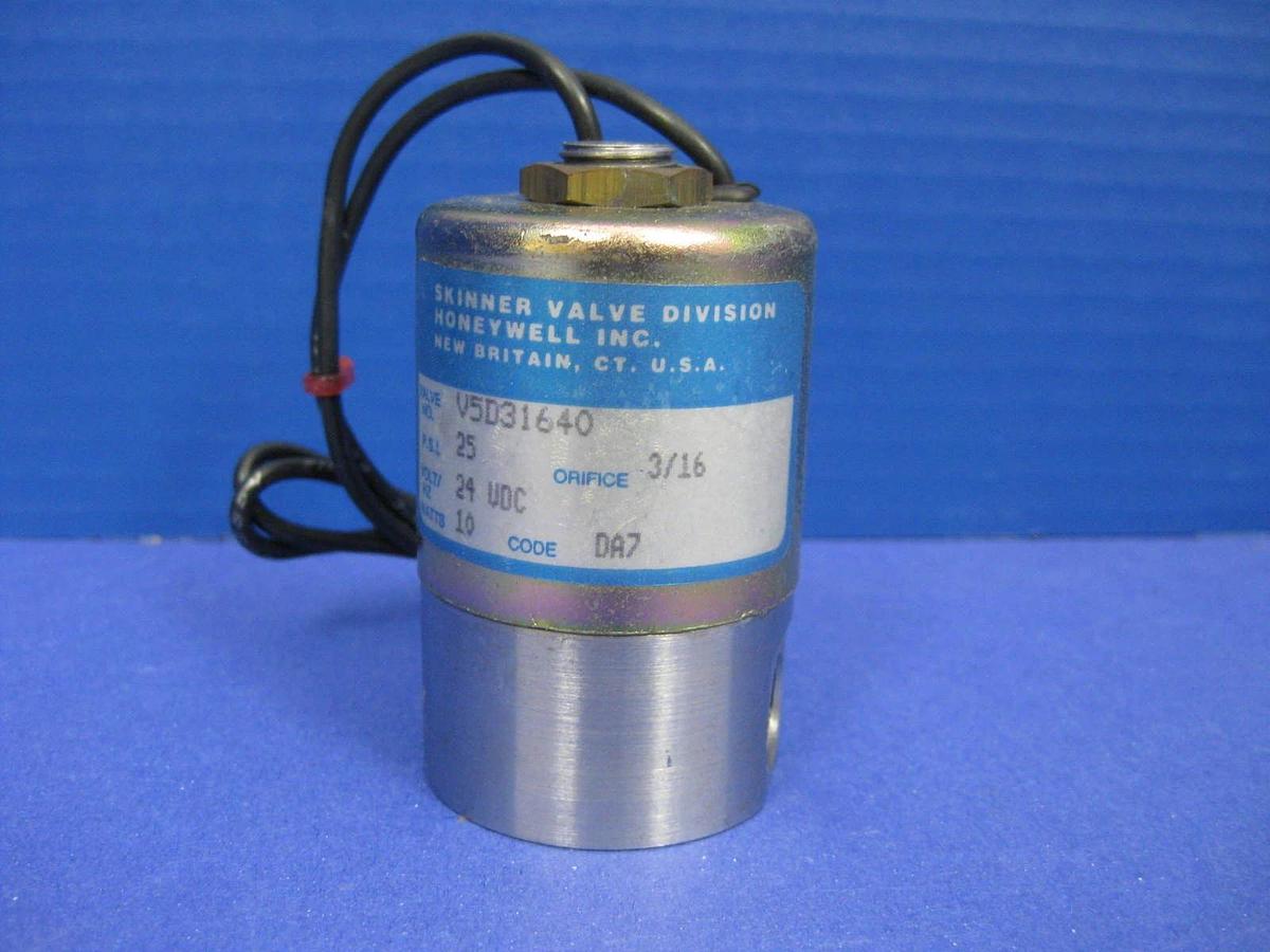 Used Skinner V5D31640 Solenoid Valve, 24 VDC / 10W / 25 PSI, NEW