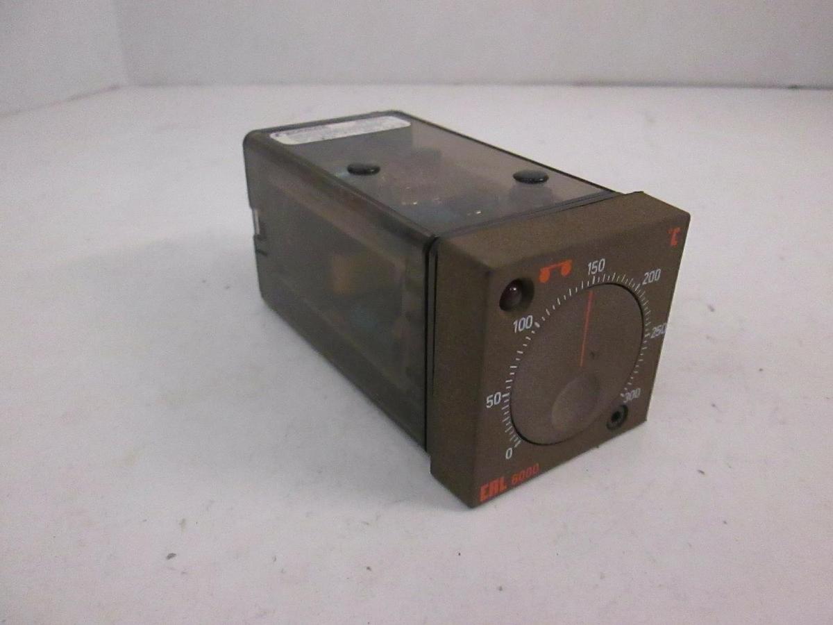 Used OMEGA CAL 6000 Series, 6102-J-0/300C, Temperature Controller, Used