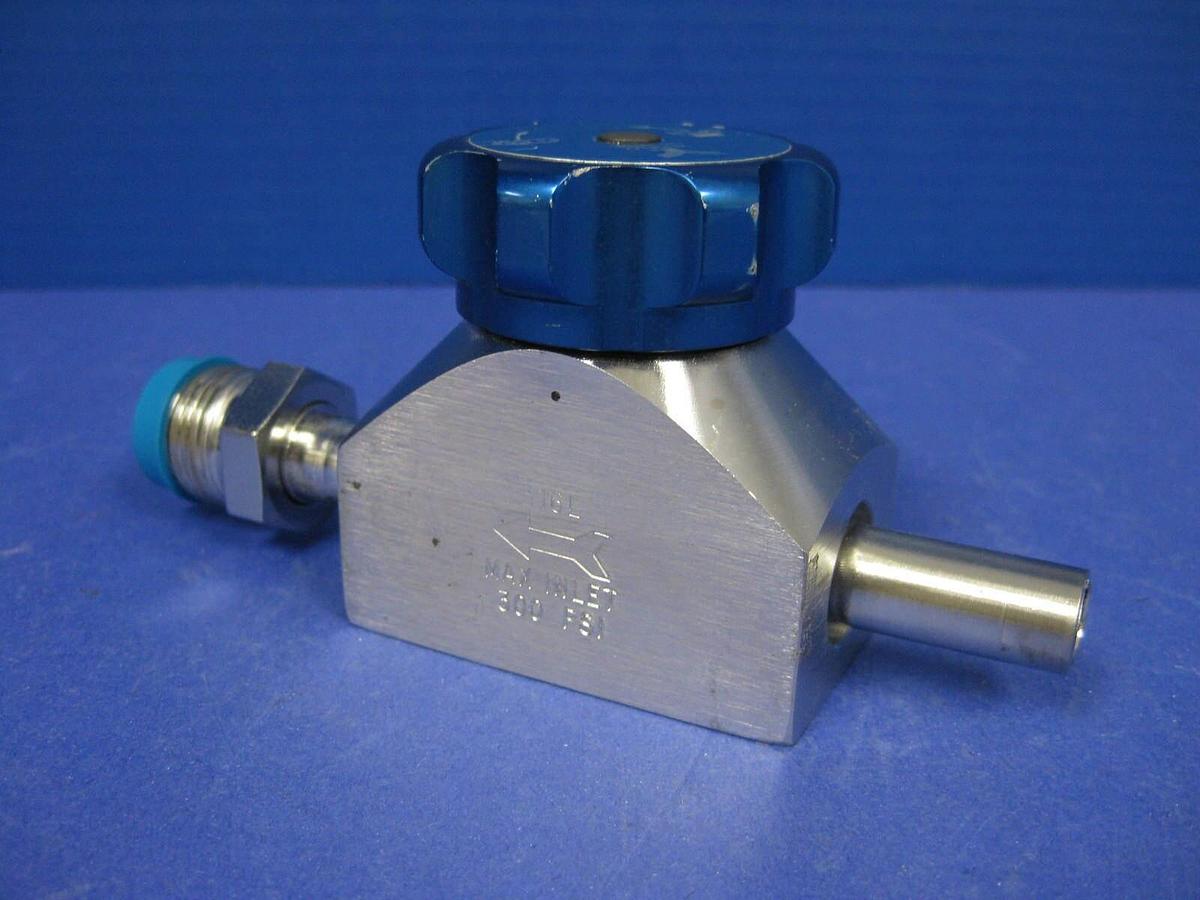 Used Veriflo 935TS8VCR8MXYK UHP High Flow Valve, 1/2" MVCR x 1/2" Tube, Used