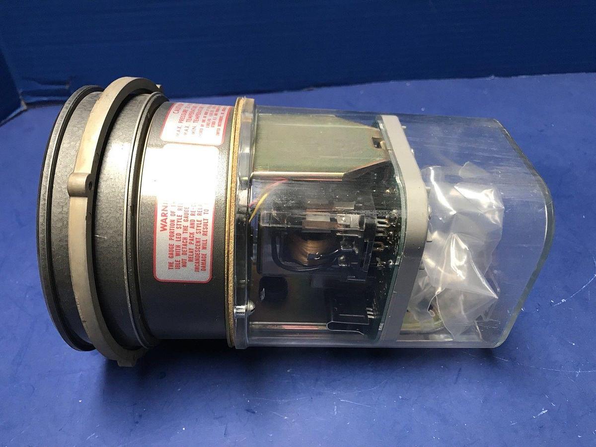 Used Dwyer 3005 Photohelic Gauge 0 to 5",  used