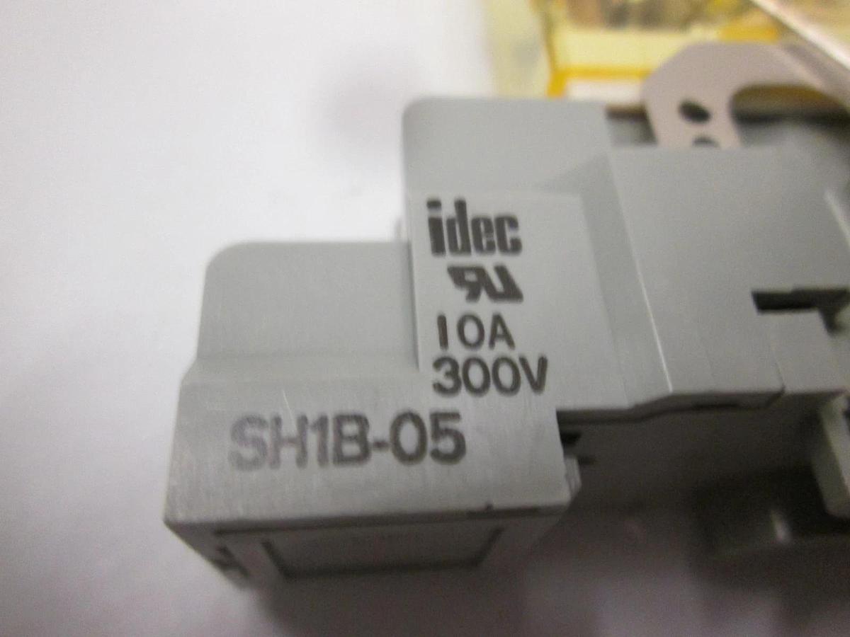 Used IDEC, RHIB-U Relay w/ SH1B-05 Relay Socket, Used