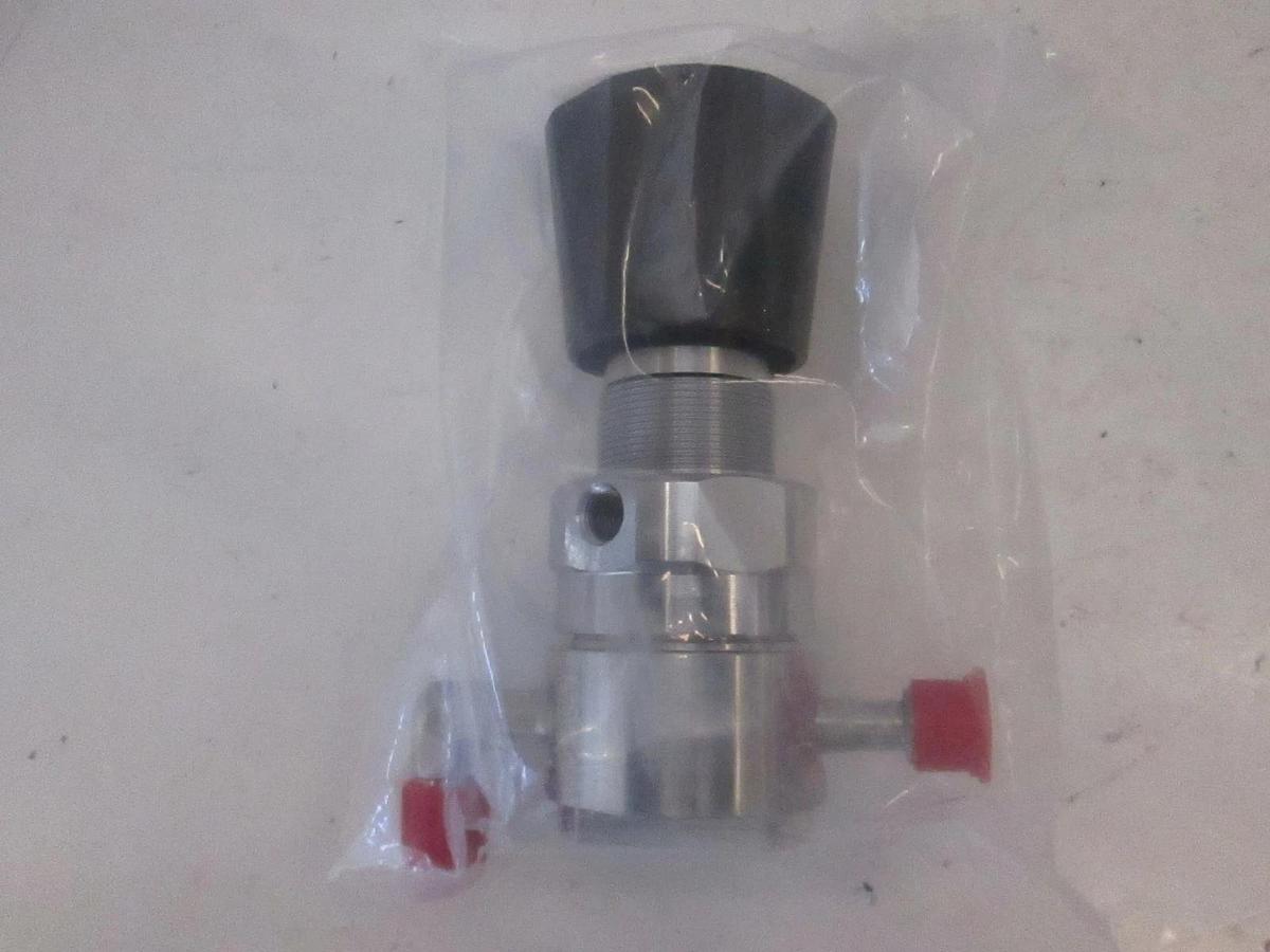 Tescom 64-2642KT690-117, Pressure Regulator - 2 Port, Male VCR Elbow