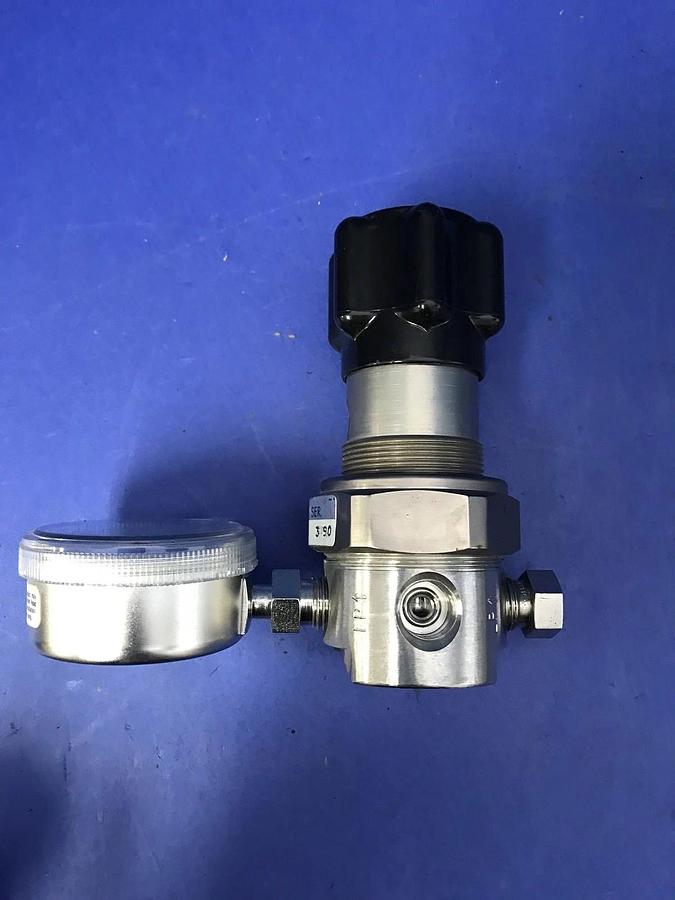 Used Veriflo 959 Regulator 9591004PBFS111, 4 Port, 20"-0-100 psi Gauge, Used