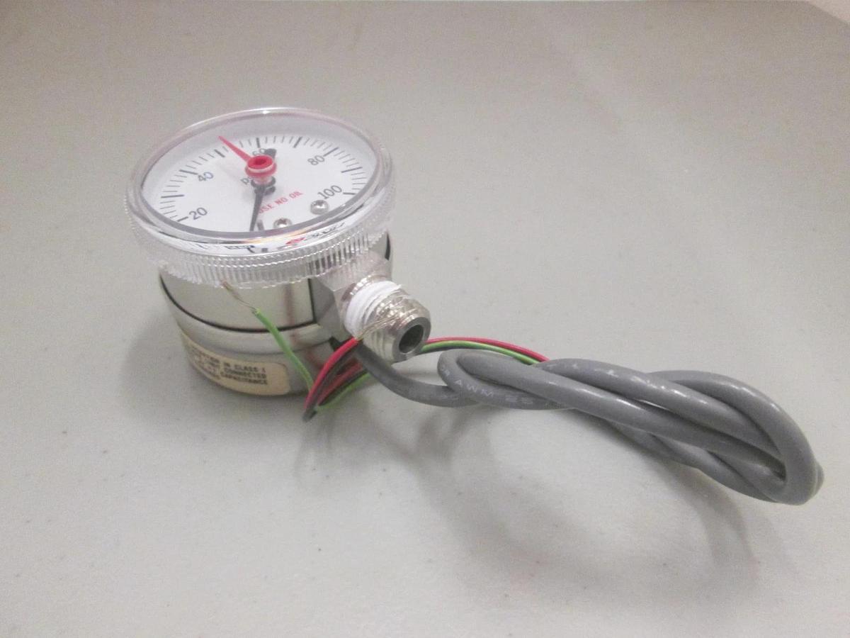 Used Span,21-0121-B1, Type122Pressure Gauge, 0-1000 psi, 1/4" MVCR Bottom Mount, Used