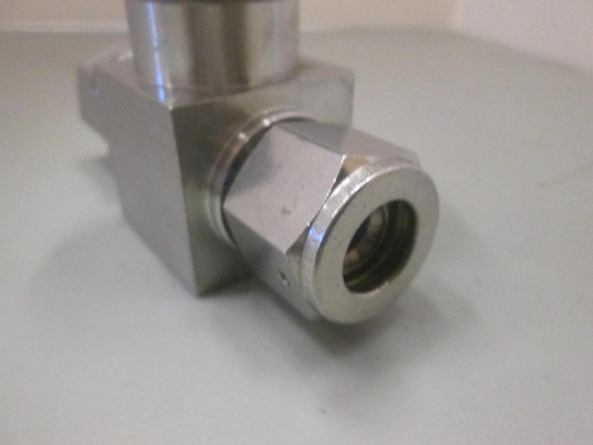 Used Veriflo, UHP High Pressure Diaphragm Valve 1/2" FVCRx 1/2" MVCR, Used
